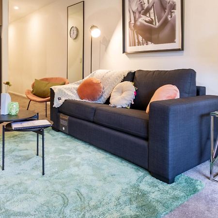 Cozy 1-Bed Apartment With Park Views, Sleeps 4 Christchurch Esterno foto