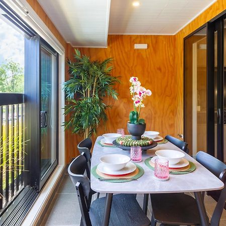 Cozy 1-Bed Apartment With Park Views, Sleeps 4 Christchurch Esterno foto