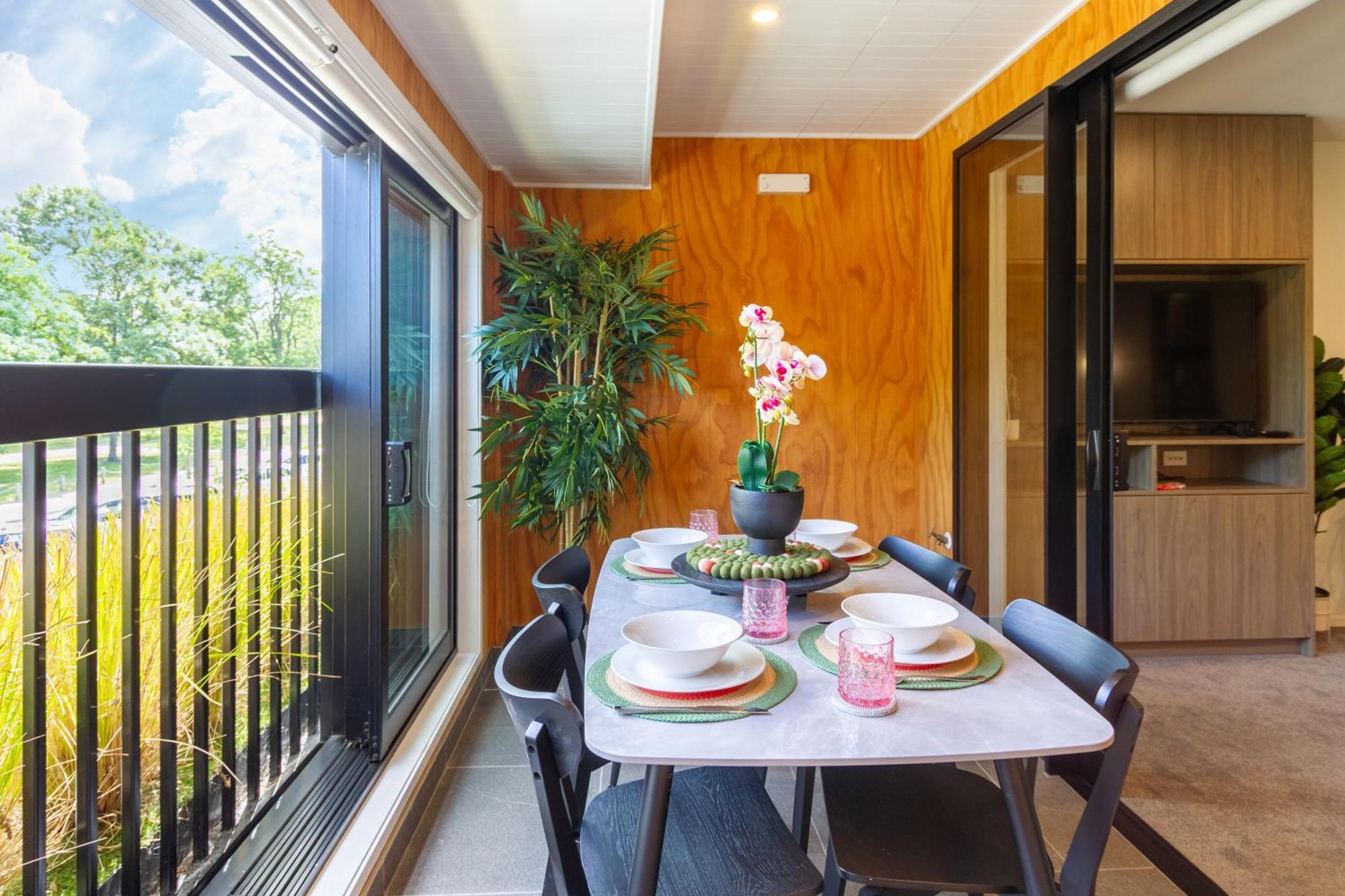 Cozy 1-Bed Apartment With Park Views, Sleeps 4 Christchurch Esterno foto