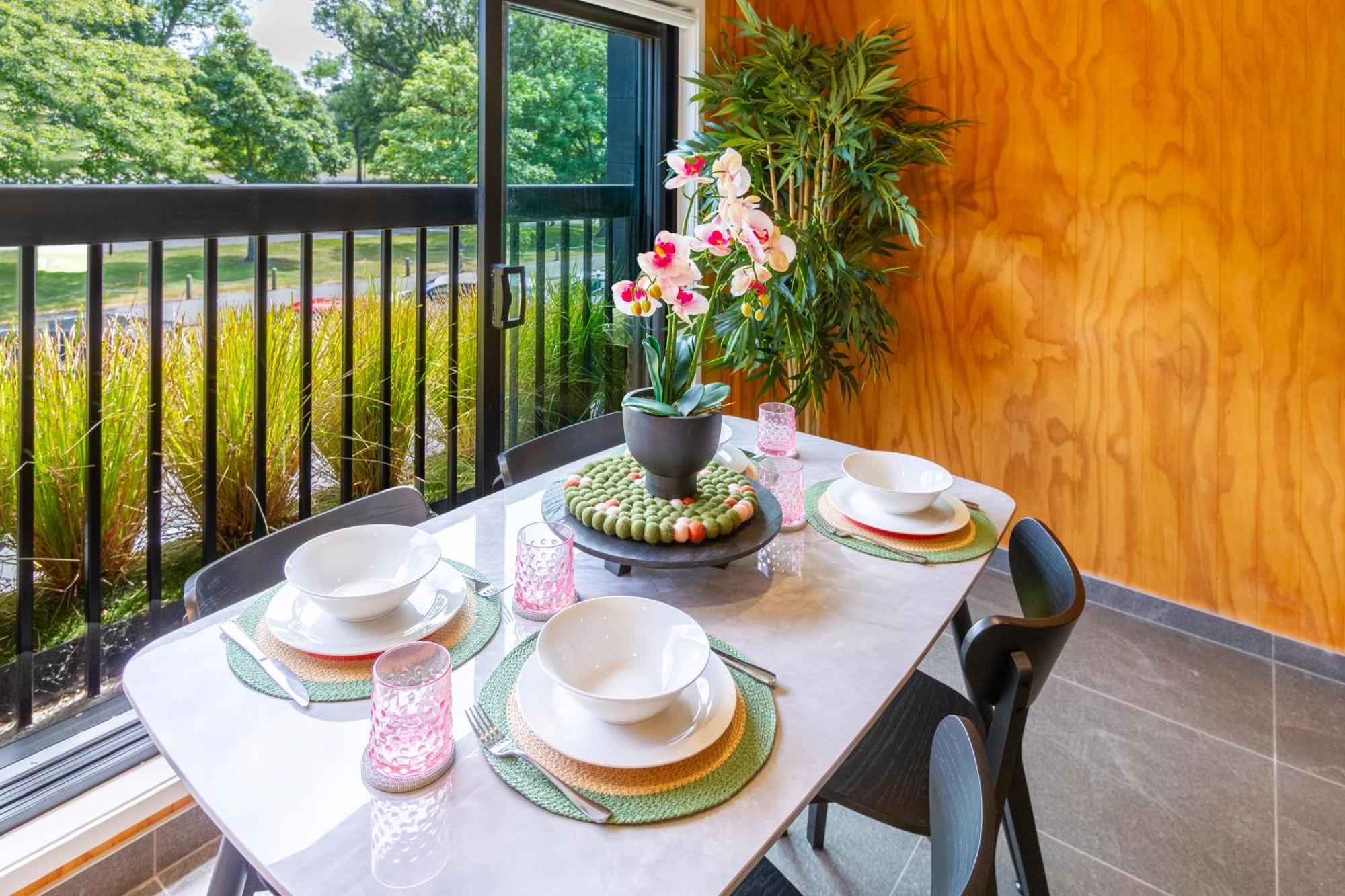 Cozy 1-Bed Apartment With Park Views, Sleeps 4 Christchurch Esterno foto
