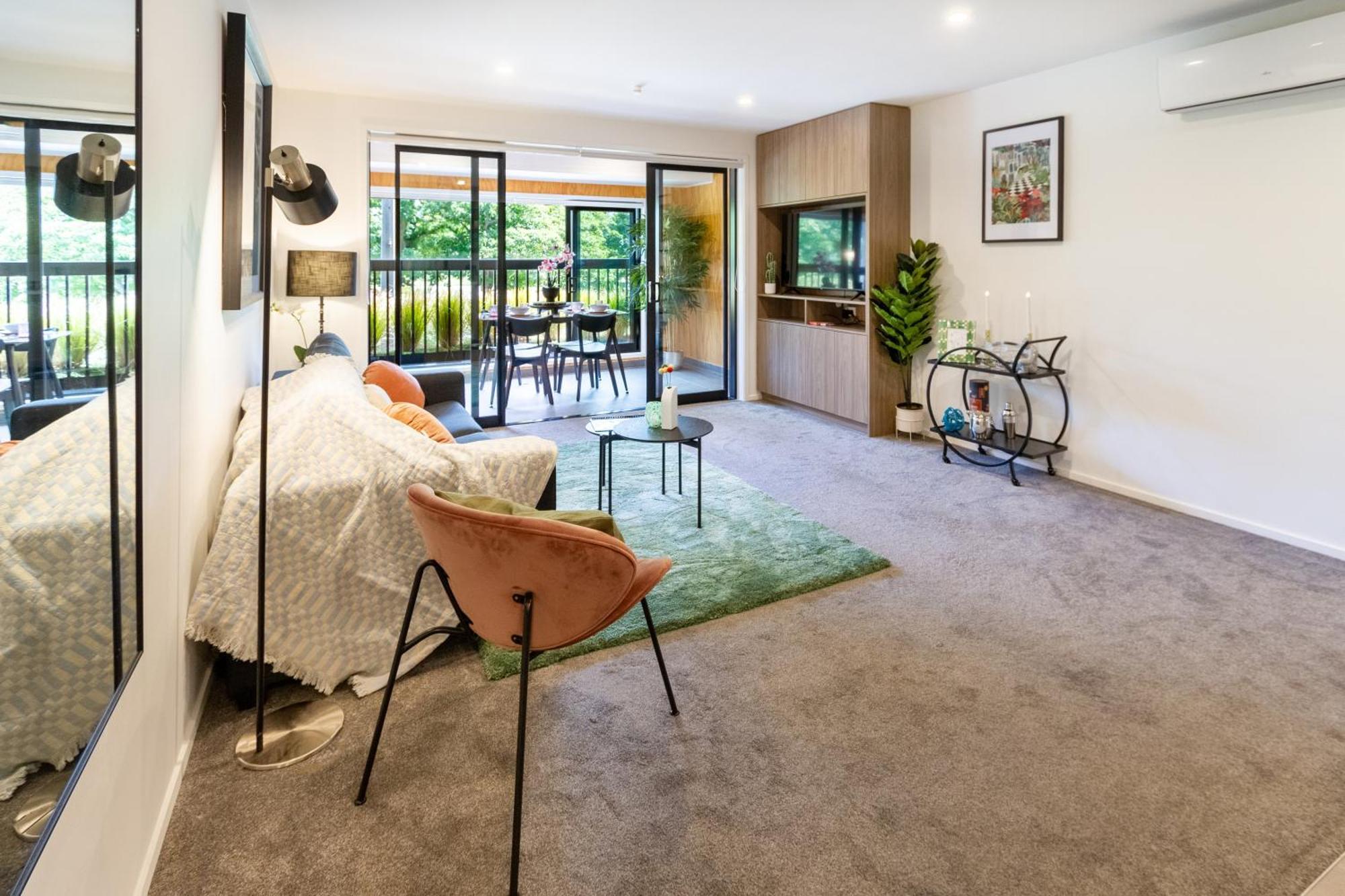 Cozy 1-Bed Apartment With Park Views, Sleeps 4 Christchurch Esterno foto